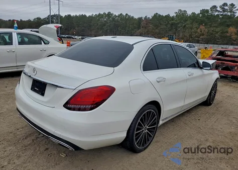 2021 Mercedes-Benz C 300 z USA, uszkodzony, nr VIN W1KWF8DB4MR648564